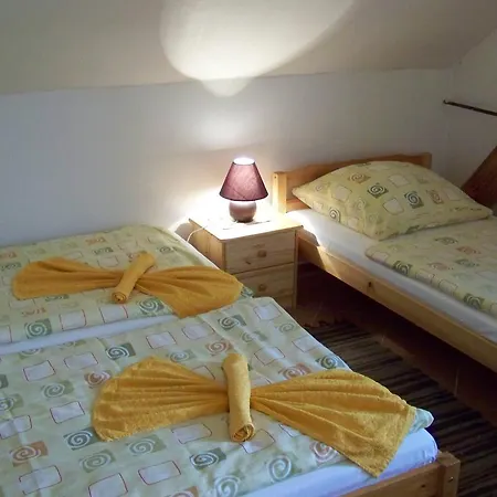 Restaurace A U Lva Gasthof Karlštejn