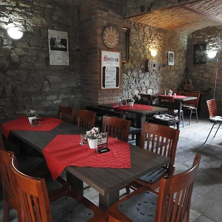 Restaurace A U Lva 3* Karlštejn