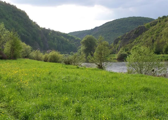 Restaurace A U Lva Πανσιόν Karlštejn