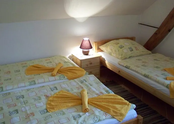 Restaurace A U Lva Πανσιόν Karlštejn